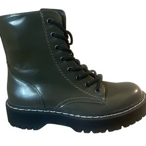 fabulous sincerely Jules faux leather combat boots.  olive green patent sz 6.5m